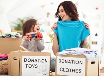 Mother_and_daughter_donation_boxes-ThinkstockPhotos-166637296.jpg